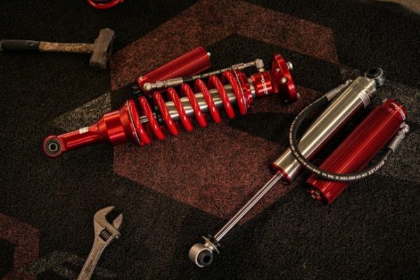 Profender โช๊คอัพและเครื่องมือวางบนพรม