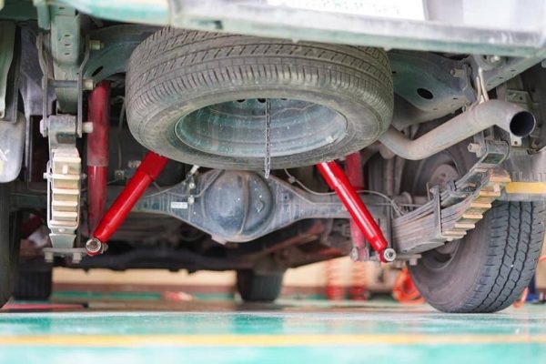 Profender ช่วงล่างใต้ท้องรถยนต์มองเห็นยางสำรอง