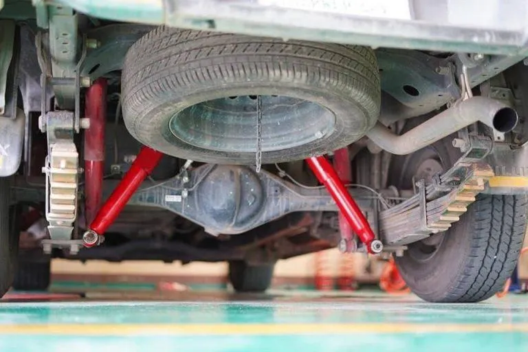 Profender ช่วงล่างใต้ท้องรถยนต์มองเห็นยางสำรอง
