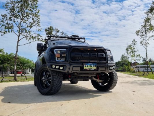 รถกระบะสีดำ ยี่ห้อ Ford