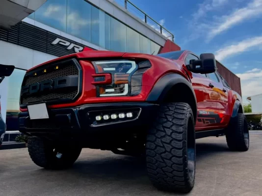 รถกระบะออฟโรด ยกสูง สีแดง ยี่ห้อ Ford ranger