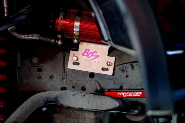 เพลทเลื่อนกันโคลงและซับแทงค์ สีแดง Profender