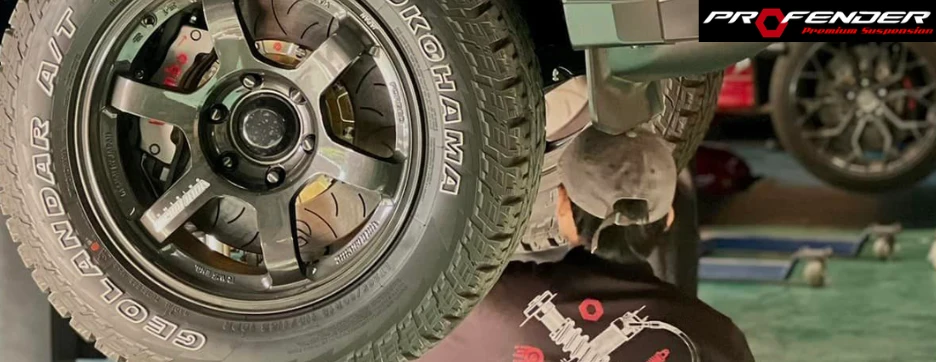 คนซ่อม หน้ายางรถเสีย​ สาเหตุ โช๊คอัพเสื่อมสภาพ